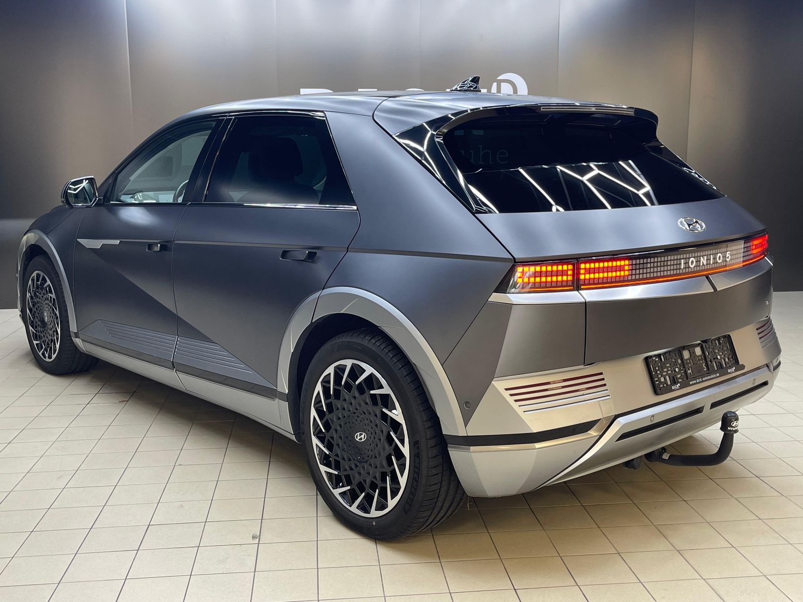 Fahrzeugabbildung Hyundai Ioniq 5 Uniq 4WD NAVI+RELAX+LED+HUD+BOSE+AHK+360