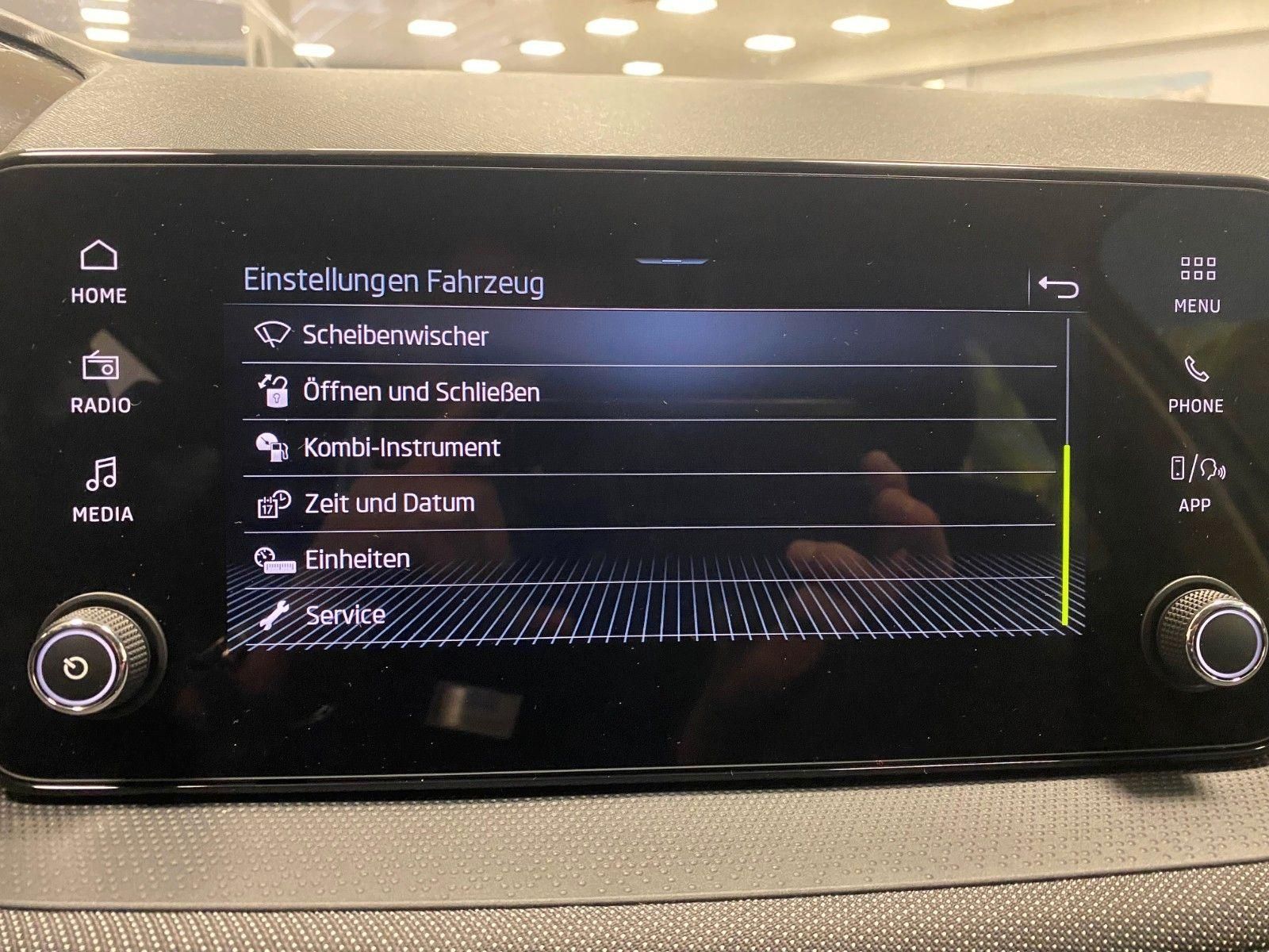 Fahrzeugabbildung SKODA Fabia 1.0l TSI Selection+KAMERA+KLIMATRONIC+ALU+