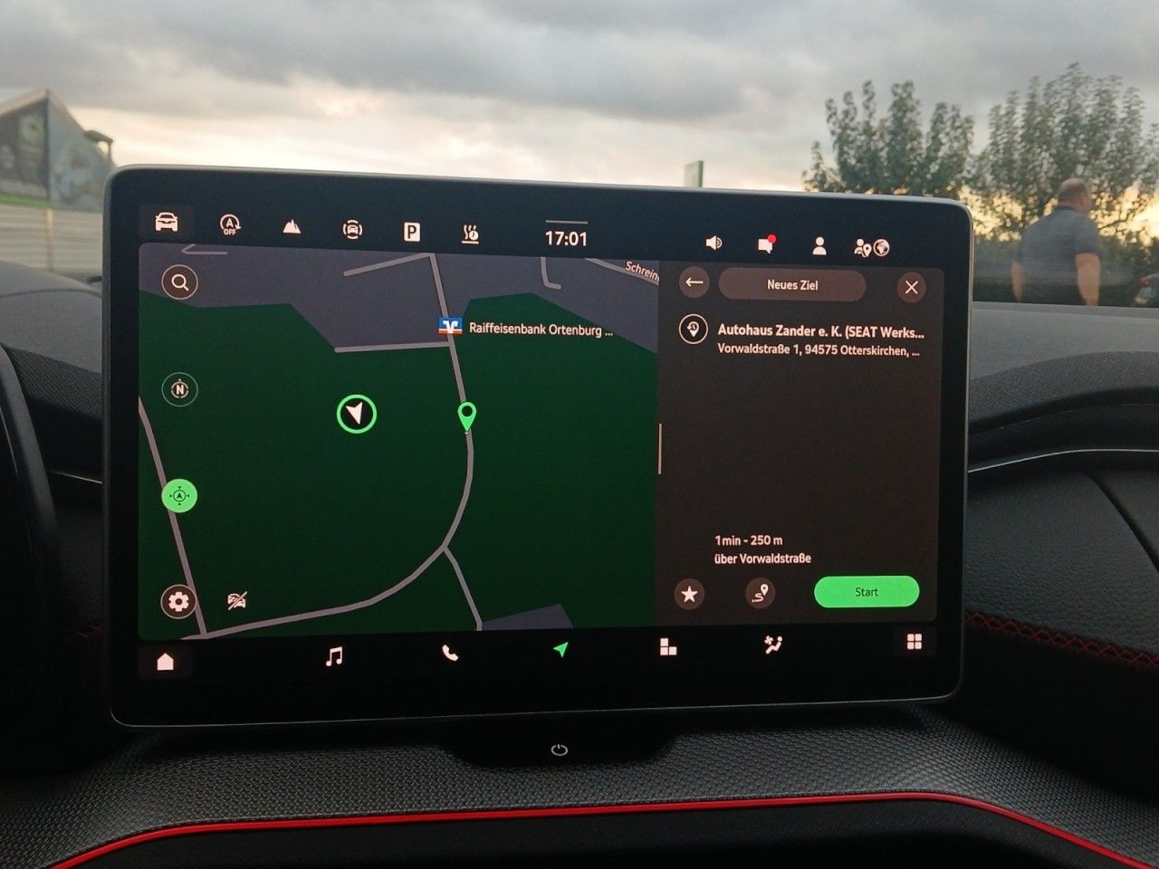 Fahrzeugabbildung SKODA Kodiaq RS 4x4 TSI 7 -Sitzer Panoramadach HeadUp