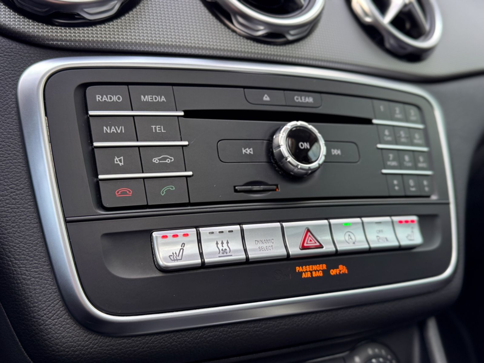 Mercedes-Benz GLA 180 Urban STANDHEIZUNG PANORAMA LED foto 14