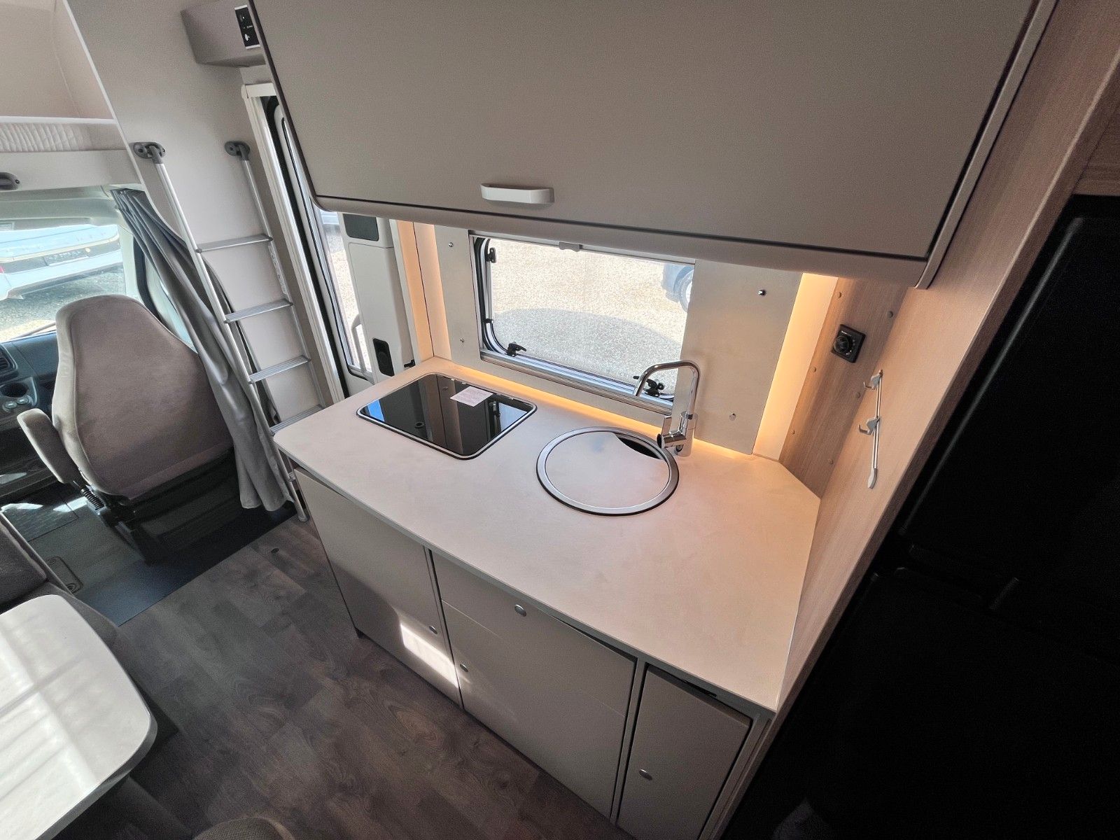 Fahrzeugabbildung Carado A-464 pro 2025 -Markise, Fahrradträger-