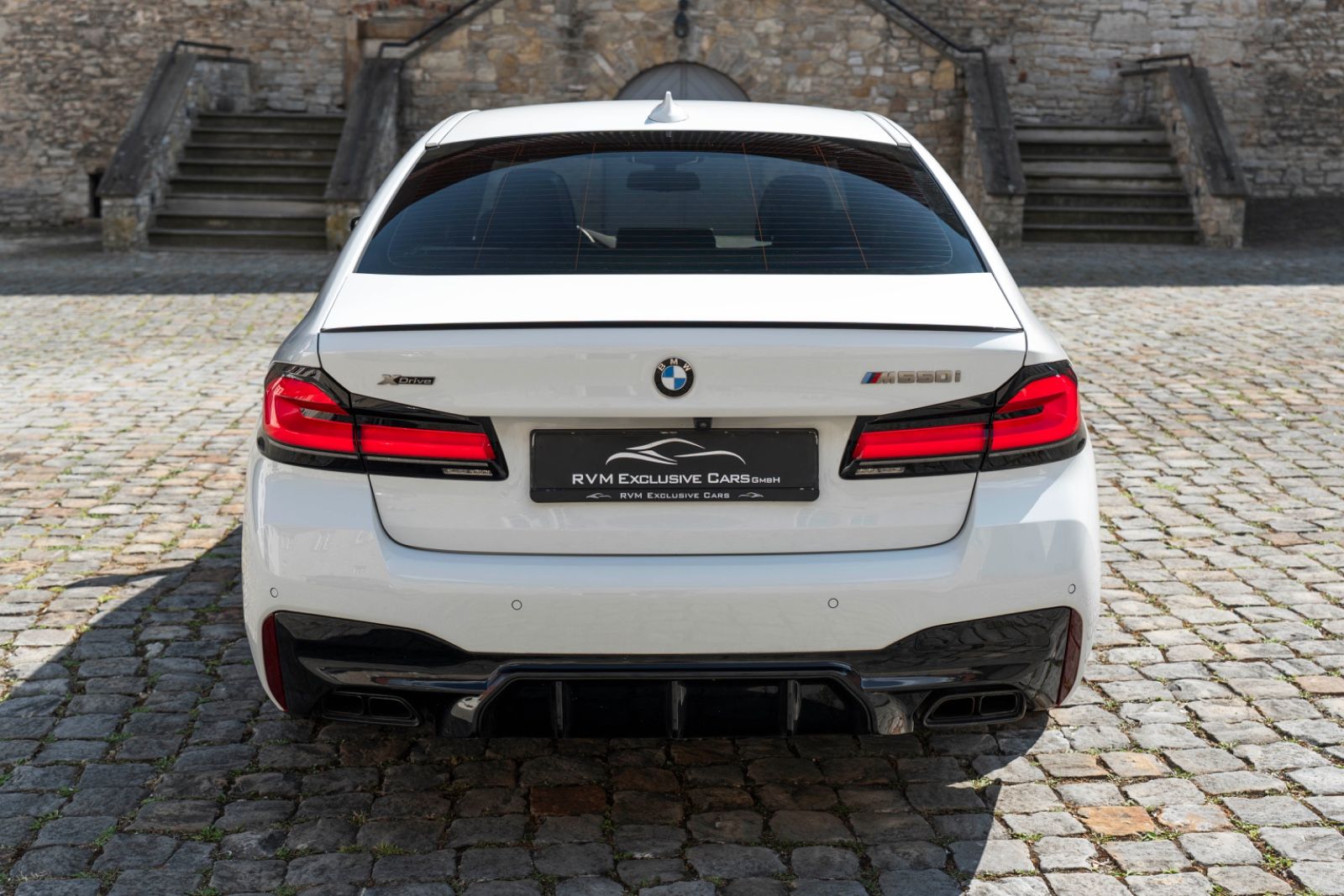 Fahrzeugabbildung BMW M550IX Massage Harman 360° Head UP LED NAV PDC