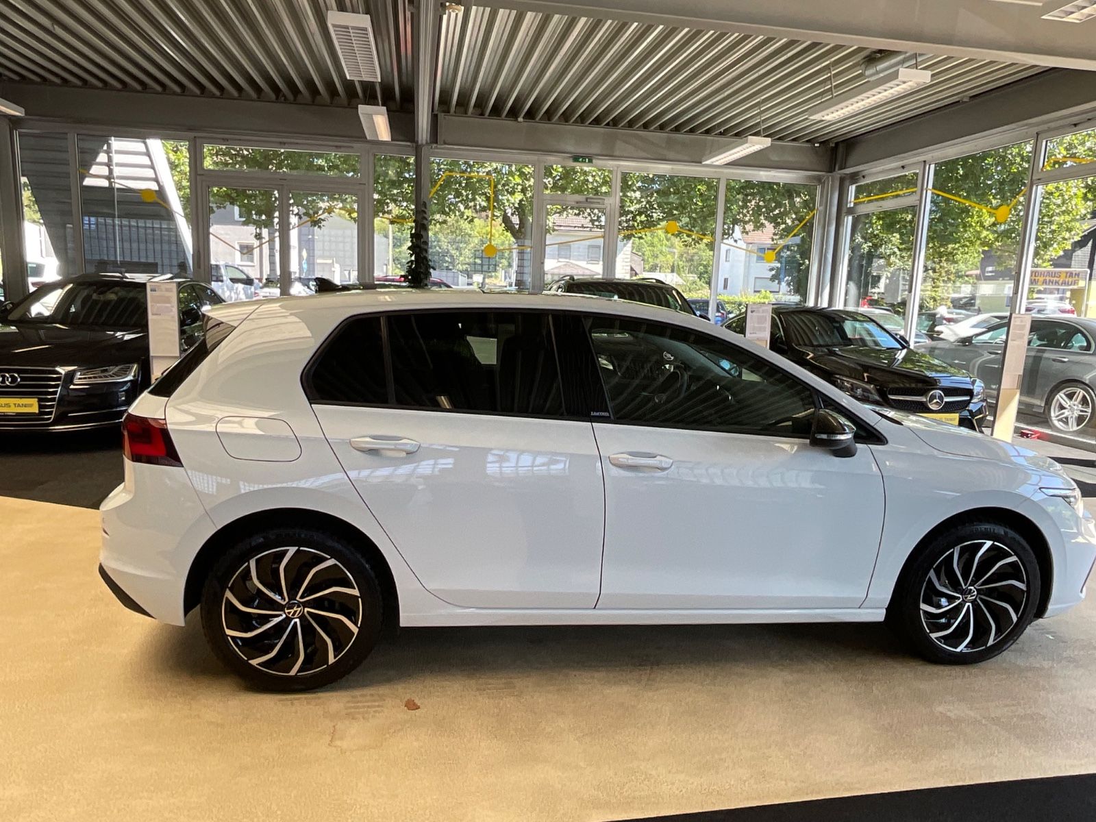 Fahrzeugabbildung Volkswagen Golf VIII Lim. United eTSI