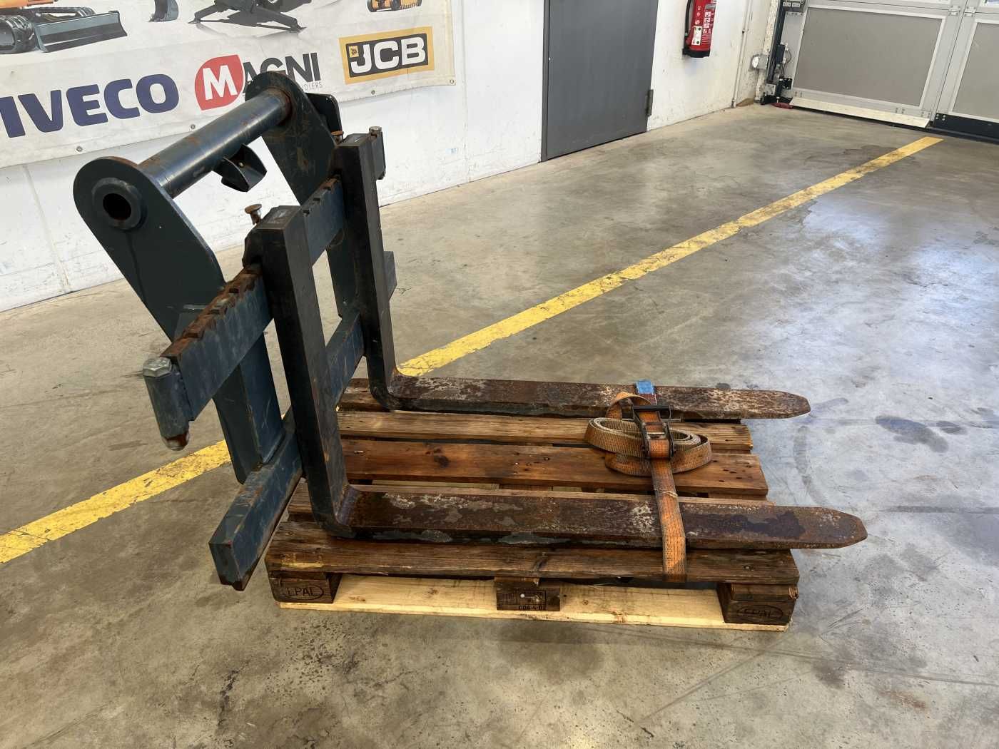 Fahrzeugabbildung Andere Magni Palettengabel / Manitou / 5.000 kg / 2017