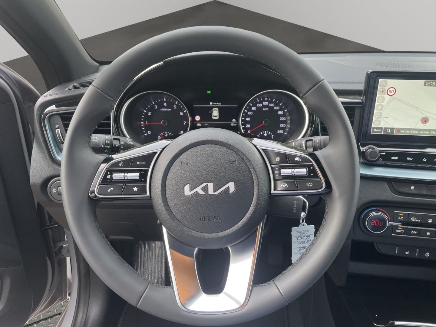 Fahrzeugabbildung Kia Ceed Nightline JBL Kamera Tempomat SpurhalteASS