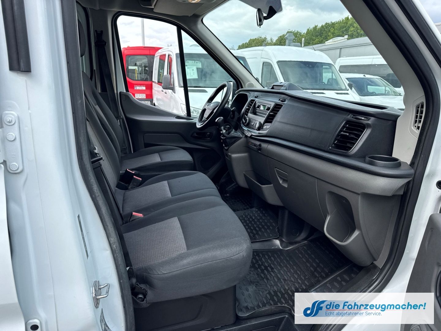 Fahrzeugabbildung Ford Transit Pritsche 310 L2 Doppelkabine AHK DAB Tel