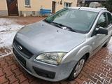 Ford Focus, BJ 2006, 98.652km - Ford Focus aus 2006: Kombi