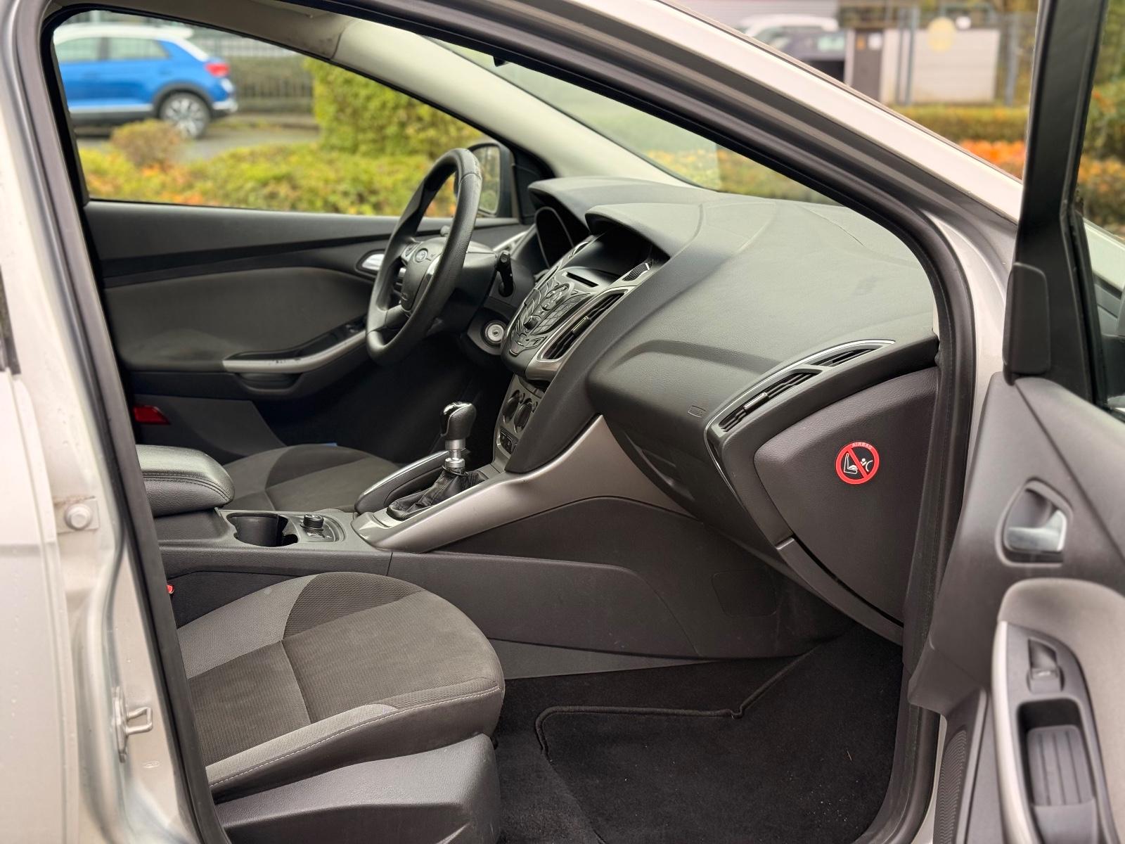Ford Focus 2013 — photo 9