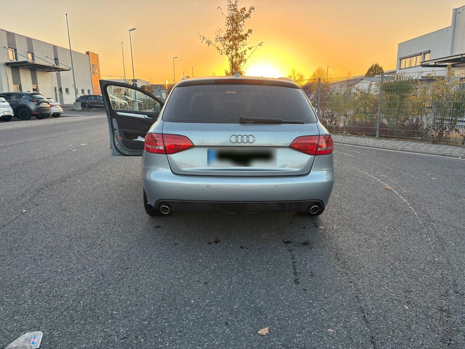 Audi A4 2008 — вигляд ззаду