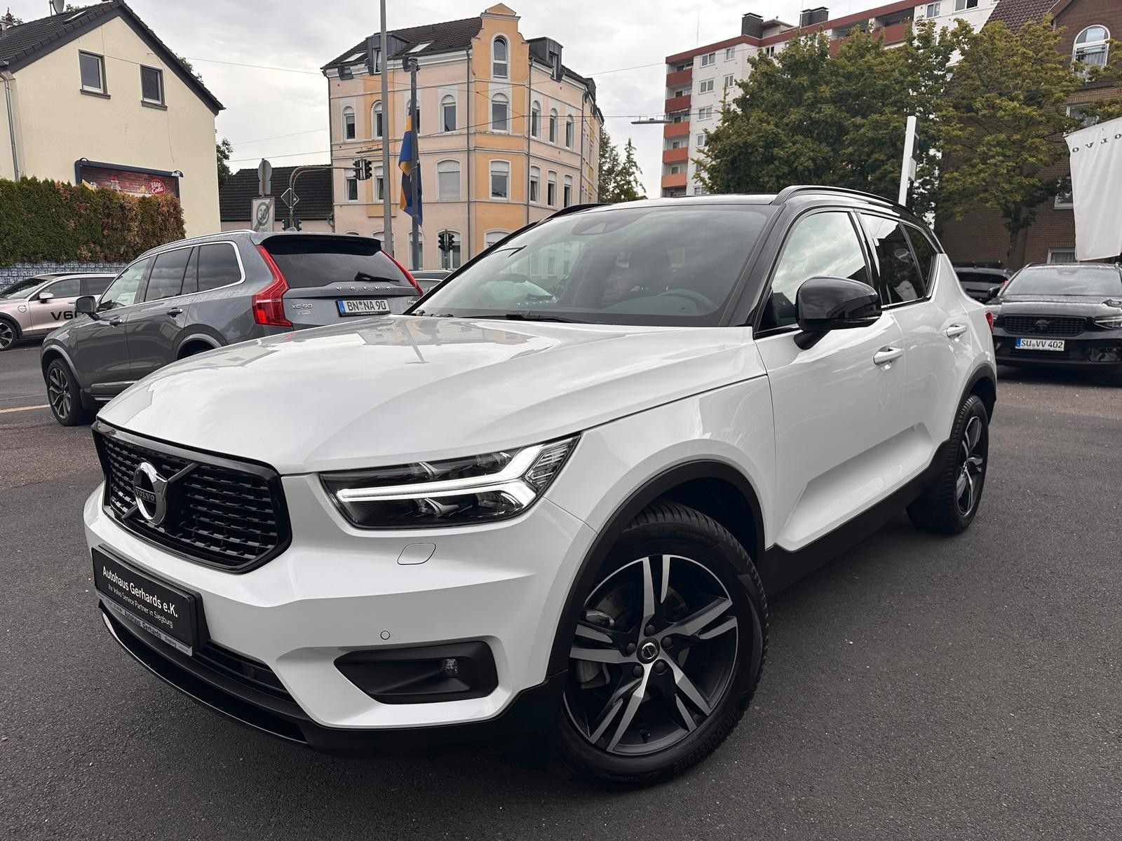 Volvo XC40 B4 R-Design AWD AHK BLIS ACC Standheiz.Kam
