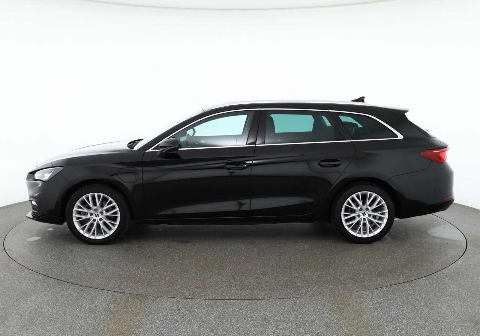 Seat Leon ST 1.4 DSG e-Hybrid Xcellence LED Navi DAB imagem 2