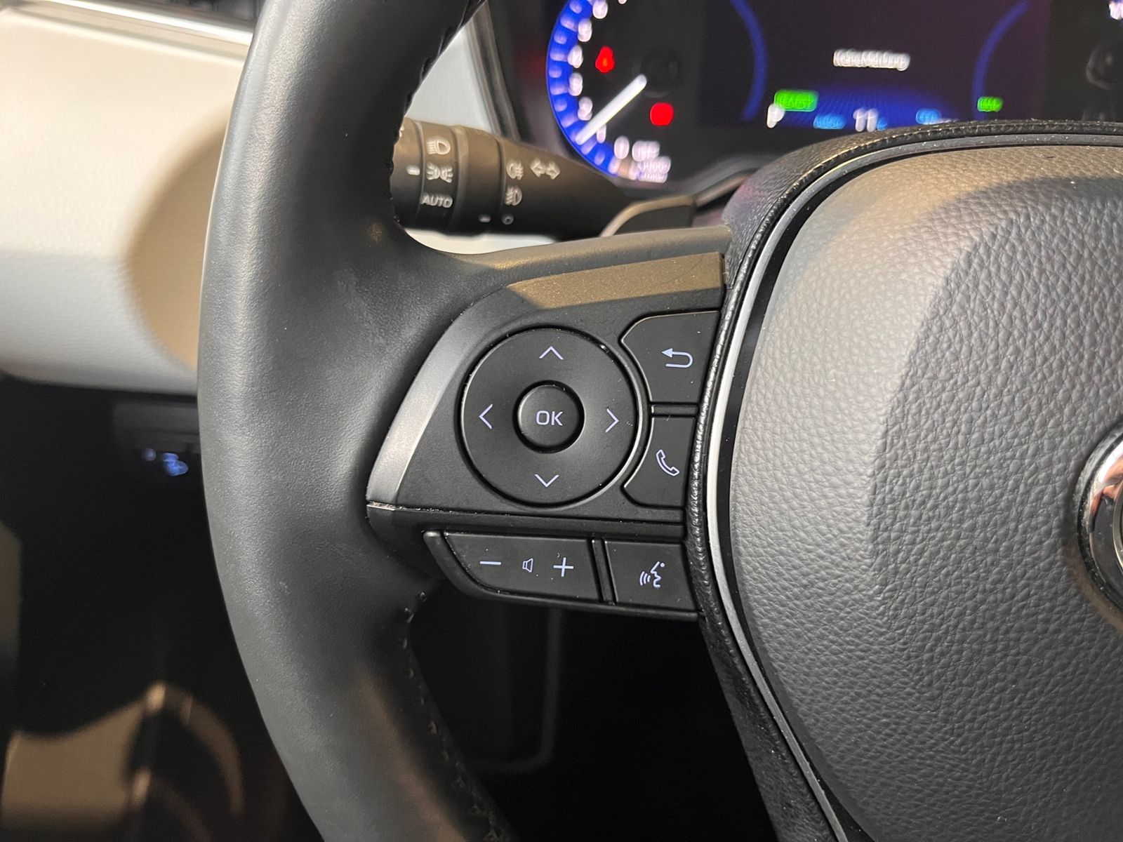 Fahrzeugabbildung Toyota Corolla Hybrid Club LED NAV DAB PDC ALU