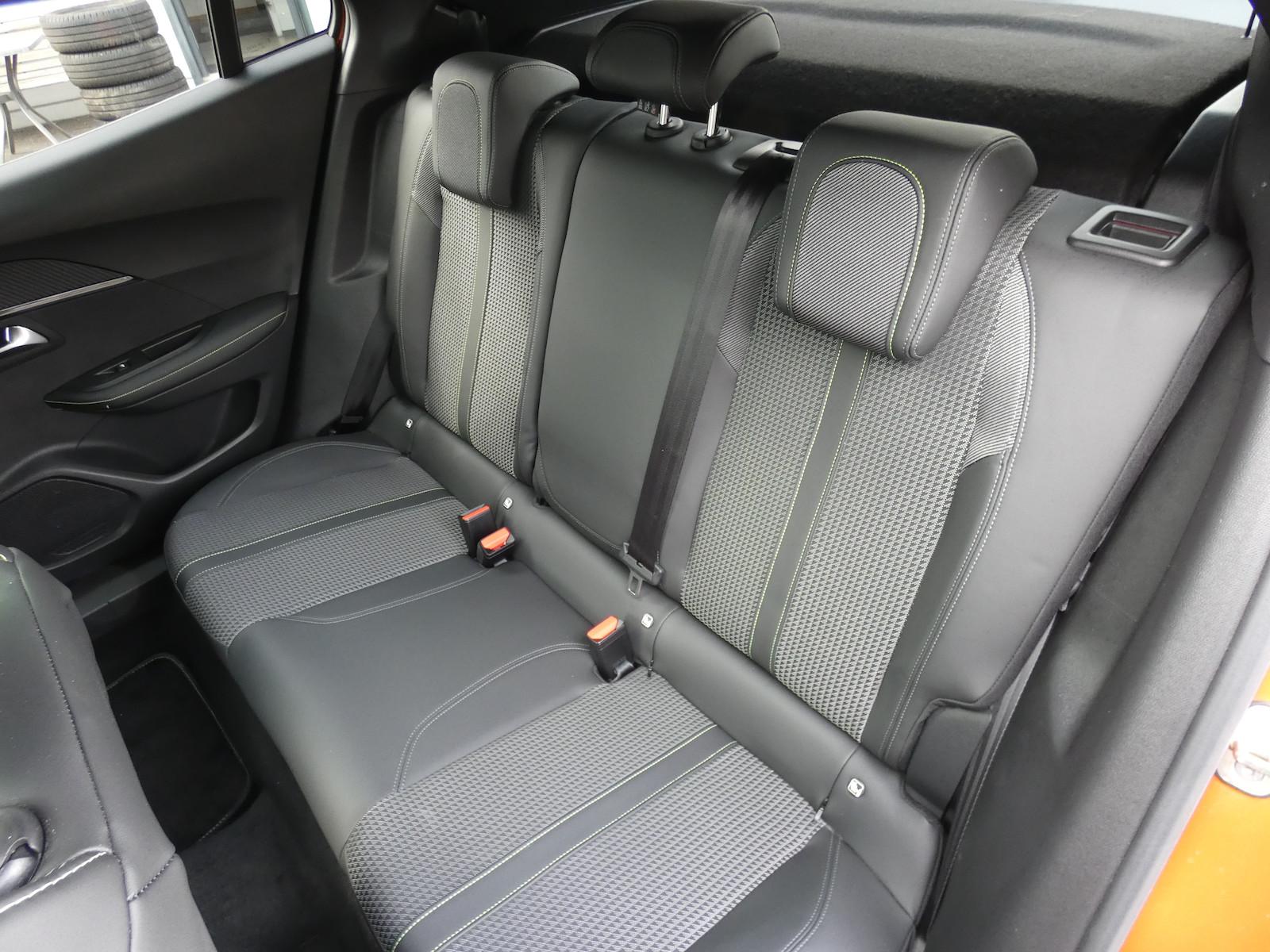 Peugeot 2008 GT-Line *ALU*KLIMA*PDC*SCHIEBEDACH*