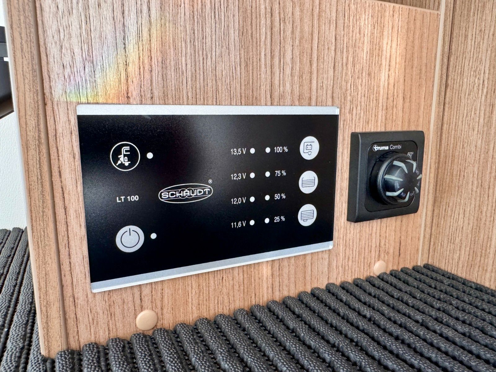 Fahrzeugabbildung Carado T338 *EDITION15 *HUBBETT *KLIMA *AHK