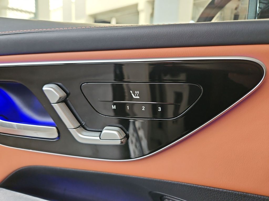 Fahrzeugabbildung Mercedes-Benz GLC 300 4M AMG AHK Distronic+ SDHZ Airmatic 360°