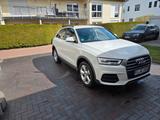 Audi Q3 2.0 TDI / LED / AHK / Neuwertig - Audi Q3 von privat