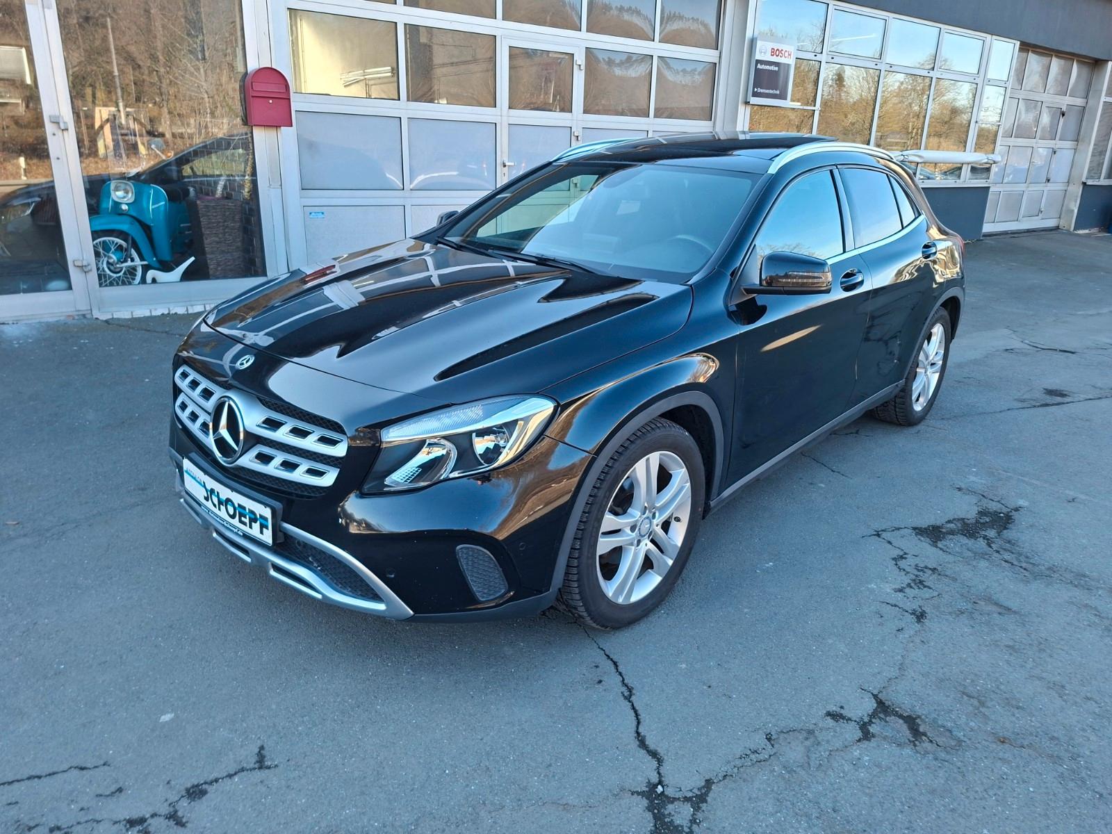 Mercedes-Benz GLA 200d Sport Navi/Panoramadach/18"