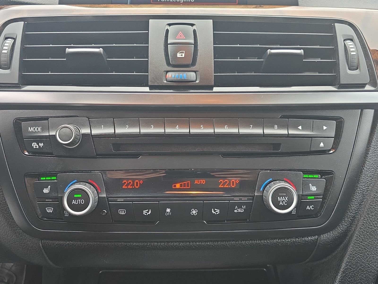 Fahrzeugabbildung BMW 320 i+NAVI BUSINES+PDC+SHZ