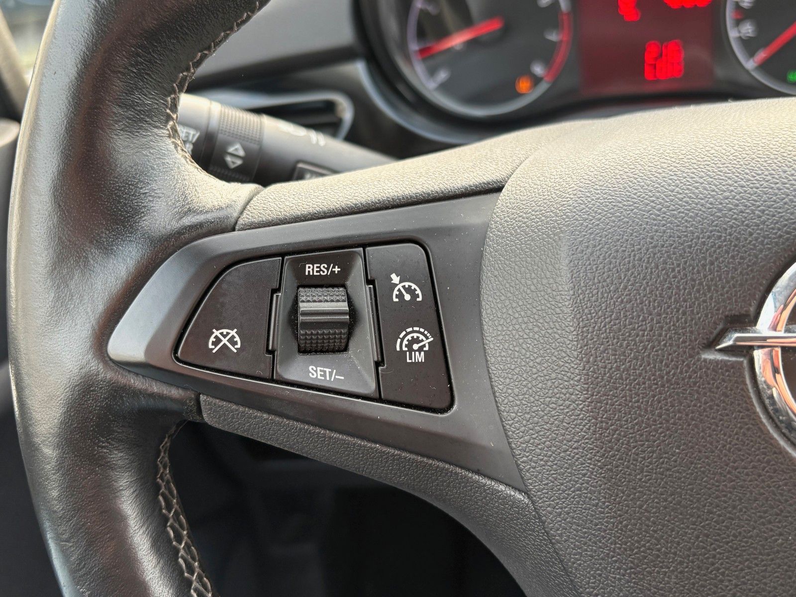 Fahrzeugabbildung Opel Corsa E Color Edition ecoFlex Turbo 110KW SPORT