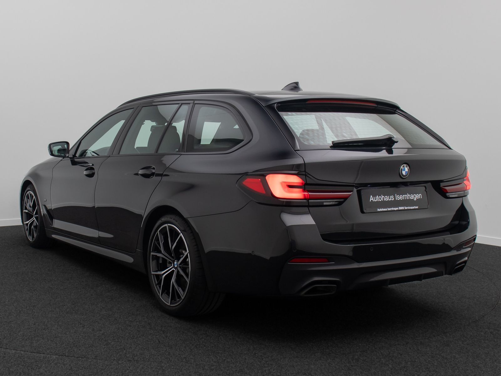 Fahrzeugabbildung BMW 530d M Sport HUD Panorama DAB Kamera HiFi 19Zoll