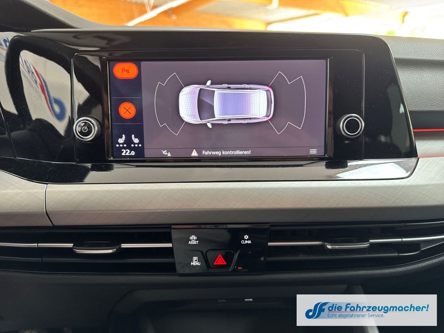Fahrzeugabbildung Volkswagen Golf VIII Variant Life 2.0 TDI EU6d AHK-klappbar