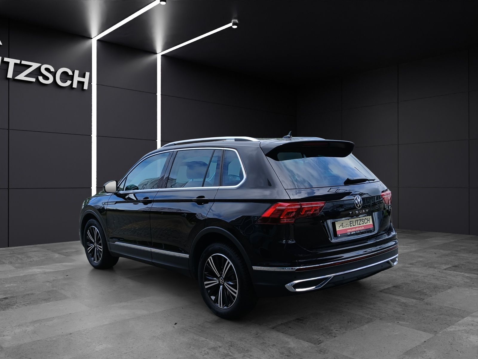 Fahrzeugabbildung Volkswagen Tiguan TSI Elegance DSG Matrix AHK Navi AID ACC