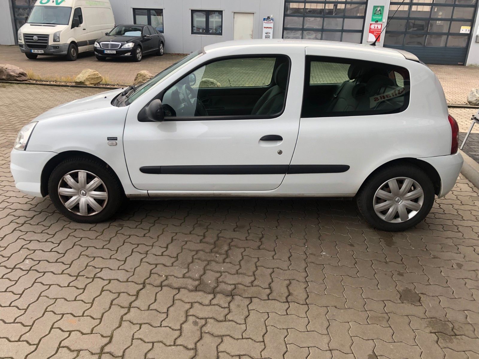 Fahrzeugabbildung Renault Clio II Campus YAHOO! 1.Hand TÜV 11/2027!!!