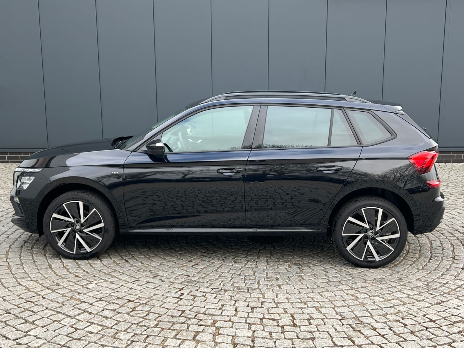 Fahrzeugabbildung SKODA Kamiq Tour 1.0 TSI DSG *AHK, Matrix, ACC, SmartL