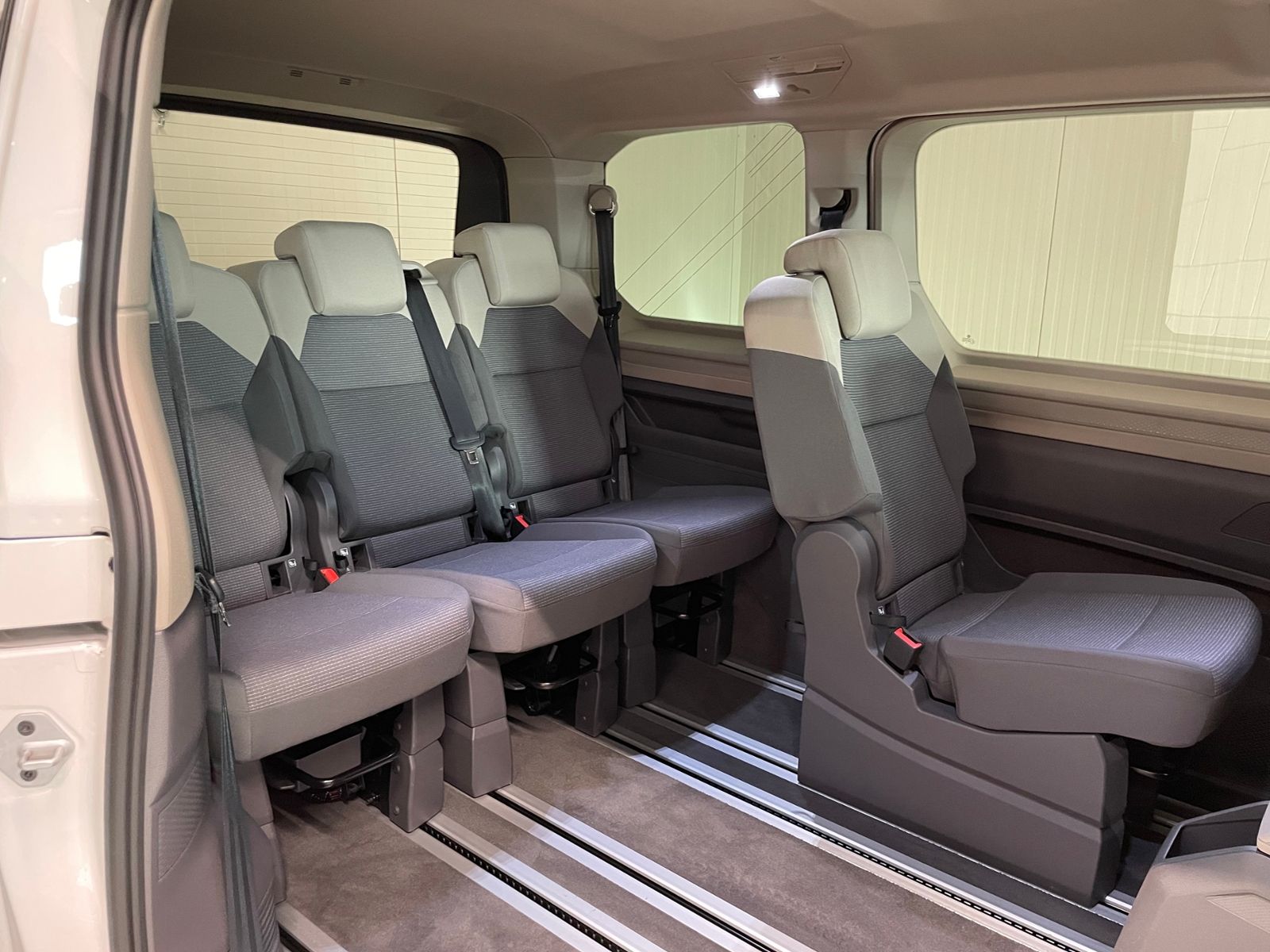 T7 Multivan 2.0 TDI DSG SHZ RFK TEMPOMAT PDC