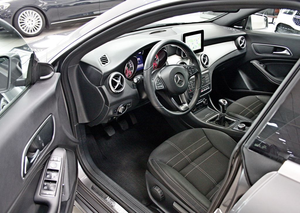 Mercedes-Benz CLA 180 Coupe KAMERA SCHECKH SOUND