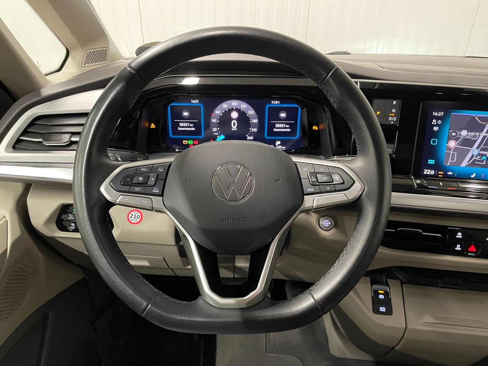 T7 Multivan Life LR 2.0 TDI MATRIX-LED PANO ACC