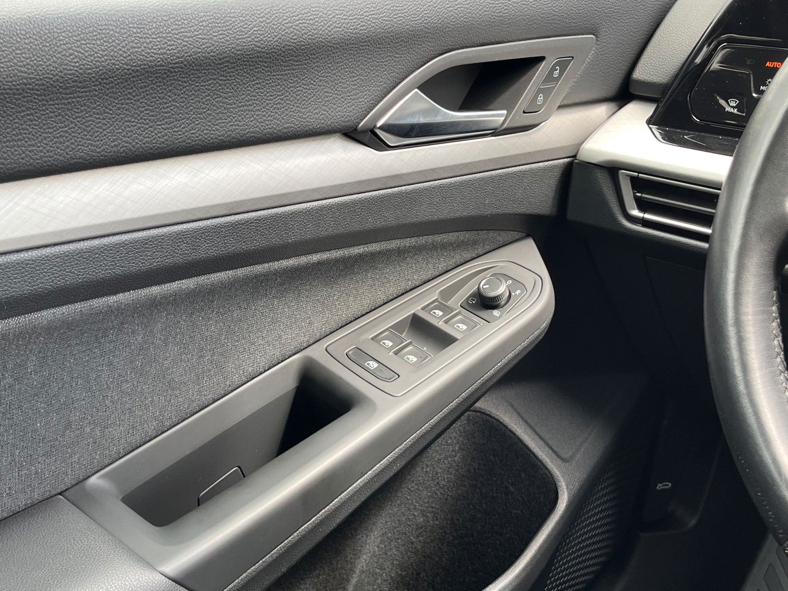 Fahrzeugabbildung Volkswagen VIII*DSG*LED*SHZ*NAVI*ViCo*PDC**