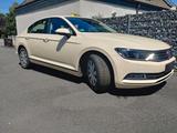 Volkswagen Passat 2.0 TDI SCR Trendline Trendline - Volkswagen Passat: Taxi