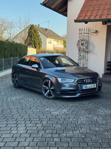AUDI S3 2.0 TFSI S tronic quattro -