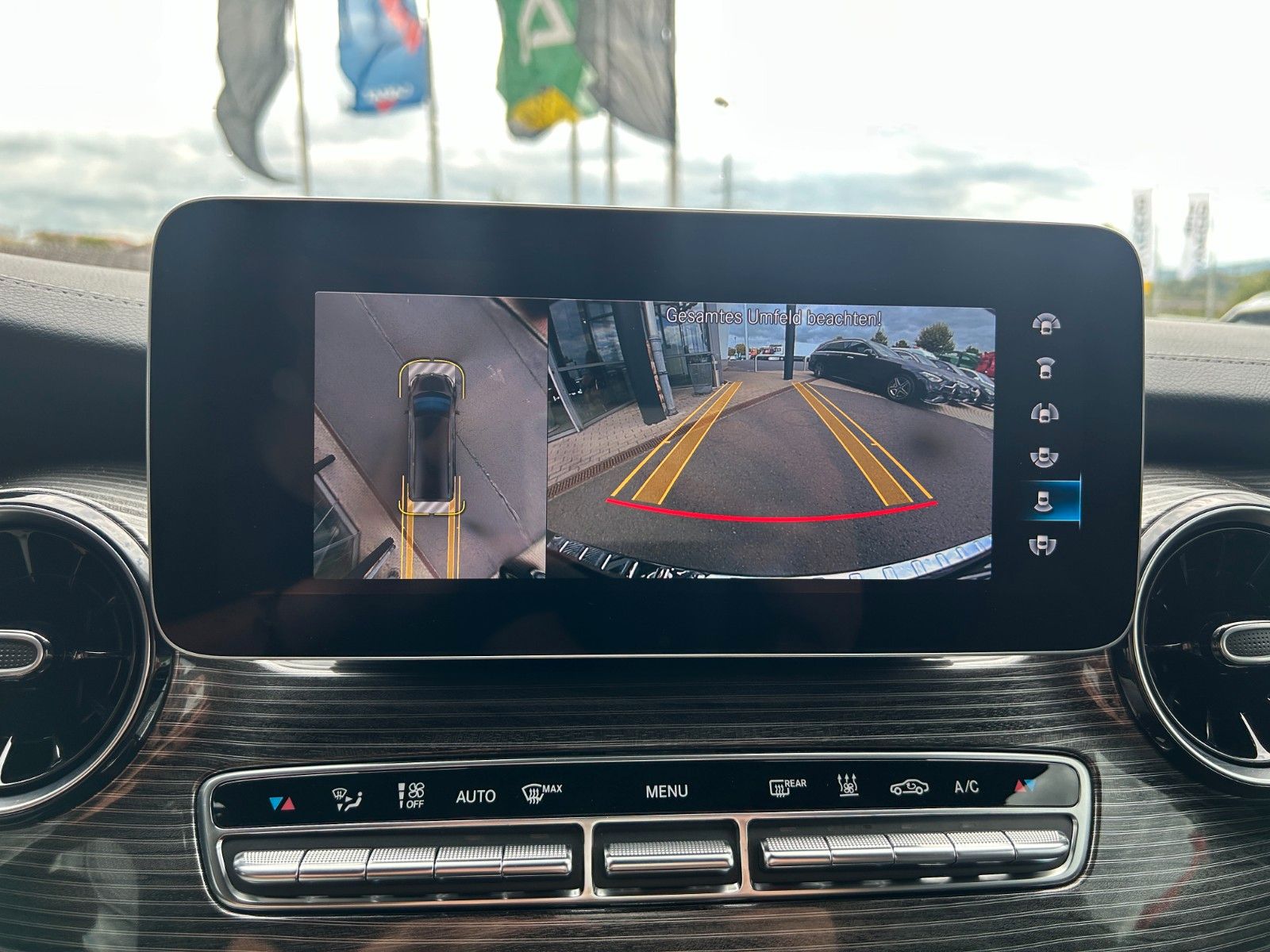 Fahrzeugabbildung Mercedes-Benz EQV 300 AVA PANORAMA LIege-Paket DISTRONIC