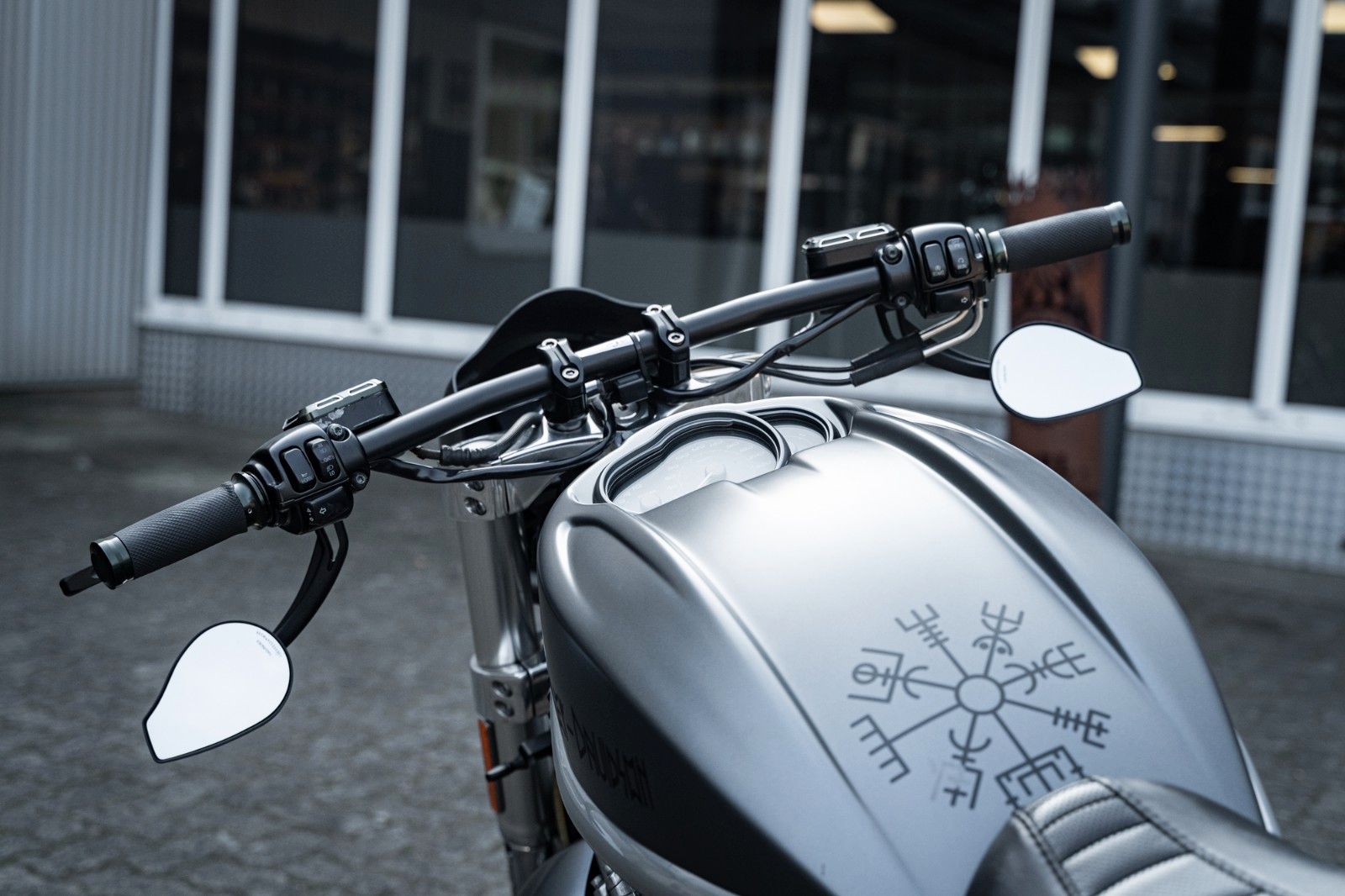 Fahrzeugabbildung Harley-Davidson VRSCR STREET ROD - REMUS ENDSCHALLDÄMPFER -