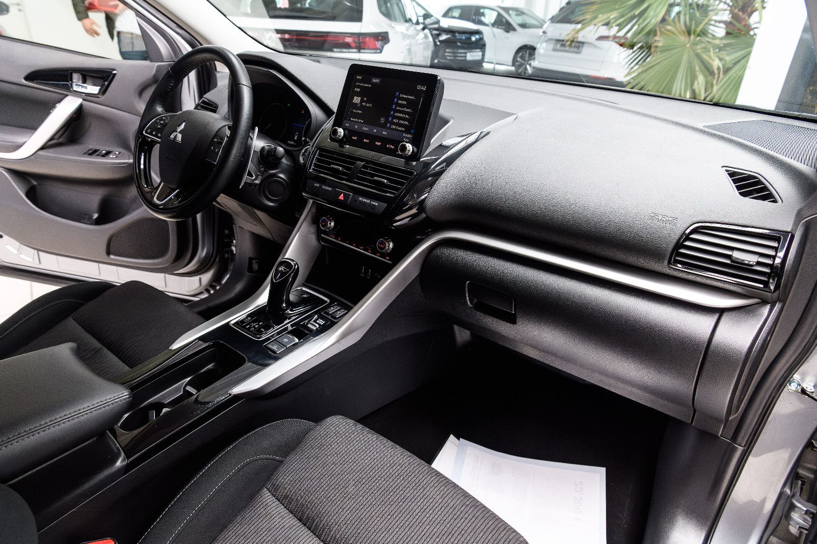 Fahrzeugabbildung Mitsubishi Eclipse Cross 2.4 PHEV 4WD +Kam +BT +SHZ +SOH97%