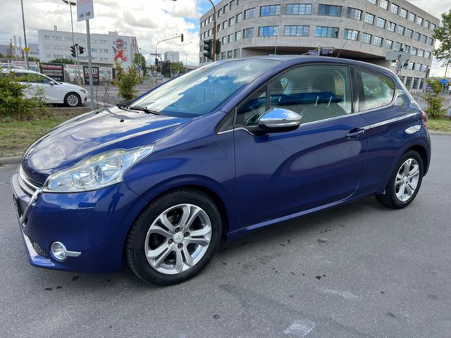 Peugeot 208 Allure*Navi*Leder*Klimaaut.*2.Hand*Bluetooth