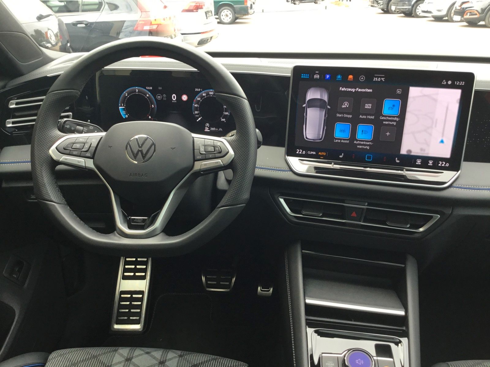 Fahrzeugabbildung Volkswagen Tiguan 2.0 TDI DSG 4M R-Line+AHK+20"+Matrix+Pano