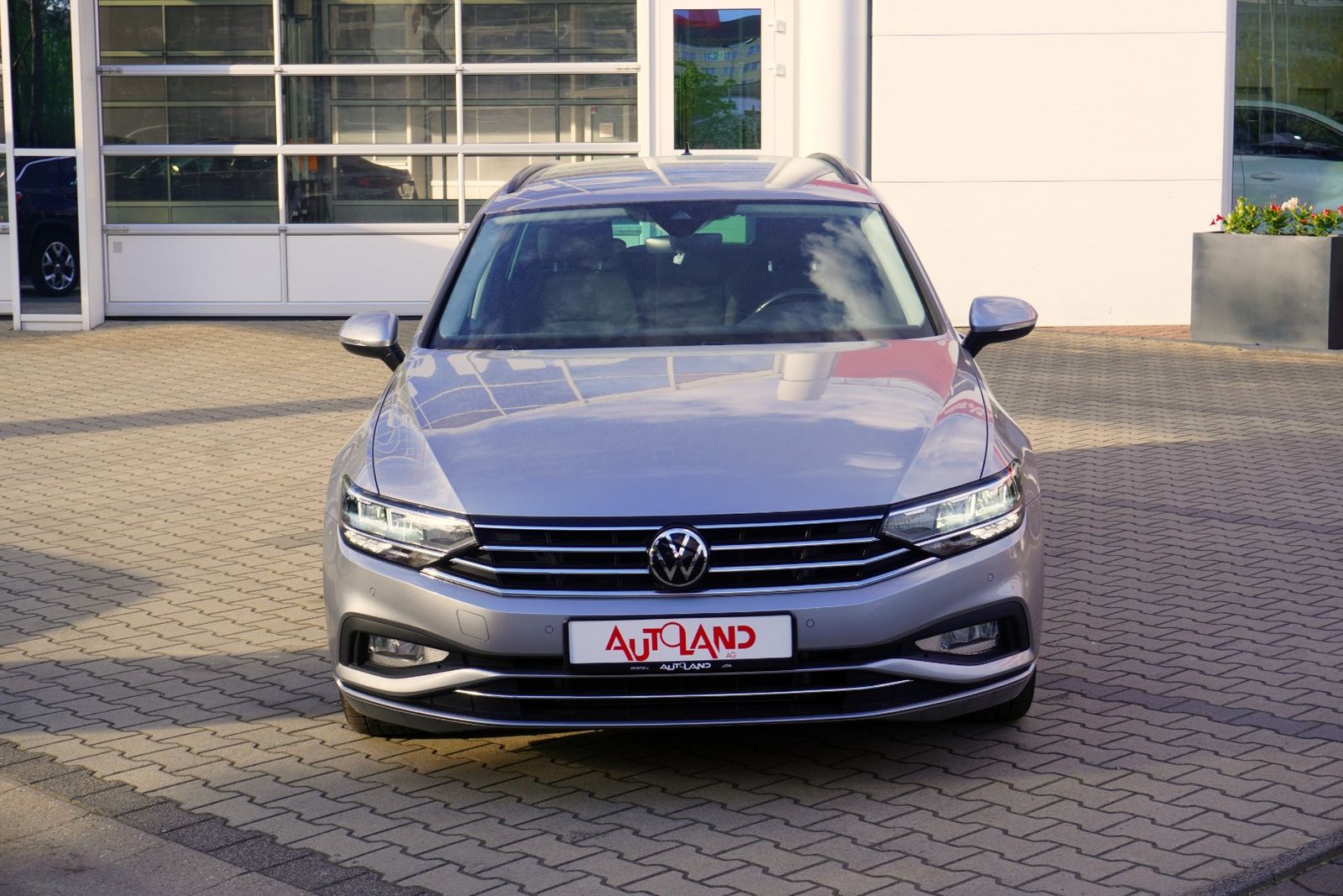 Volkswagen Passat Variant 1.5 TSI DSG Business ACC LED Navi imagem 3