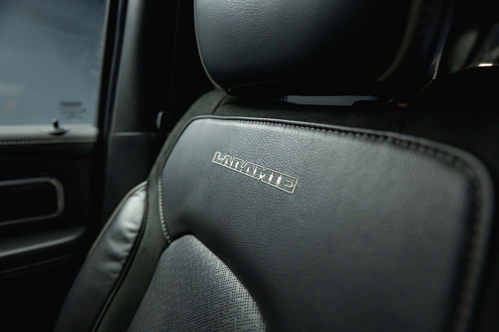 Fahrzeugabbildung Dodge RAM 5.7 V8 HEMI 4x4 LARAMIE Offroad AxleLock 19%