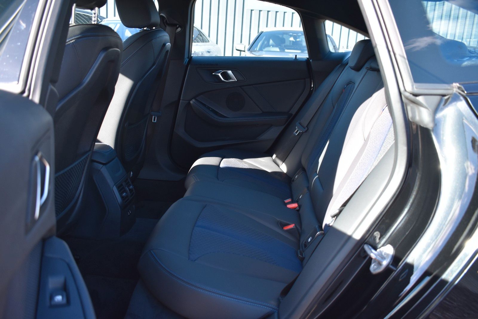 Fahrzeugabbildung BMW 218 i Gran Coupe M Sport Shadow