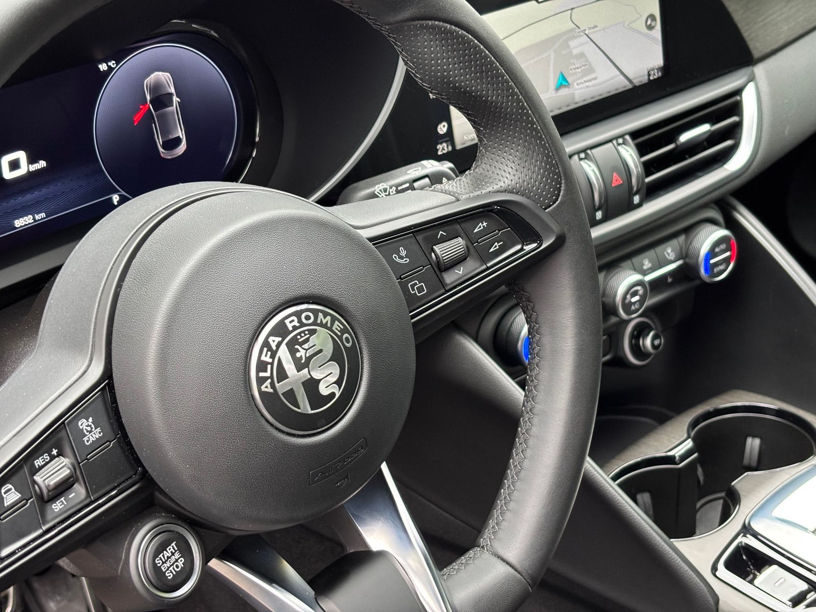 Fahrzeugabbildung Alfa Romeo Giulia Ti Q4/MEMORY/ACC/NAVI/KAMERA/SHZ