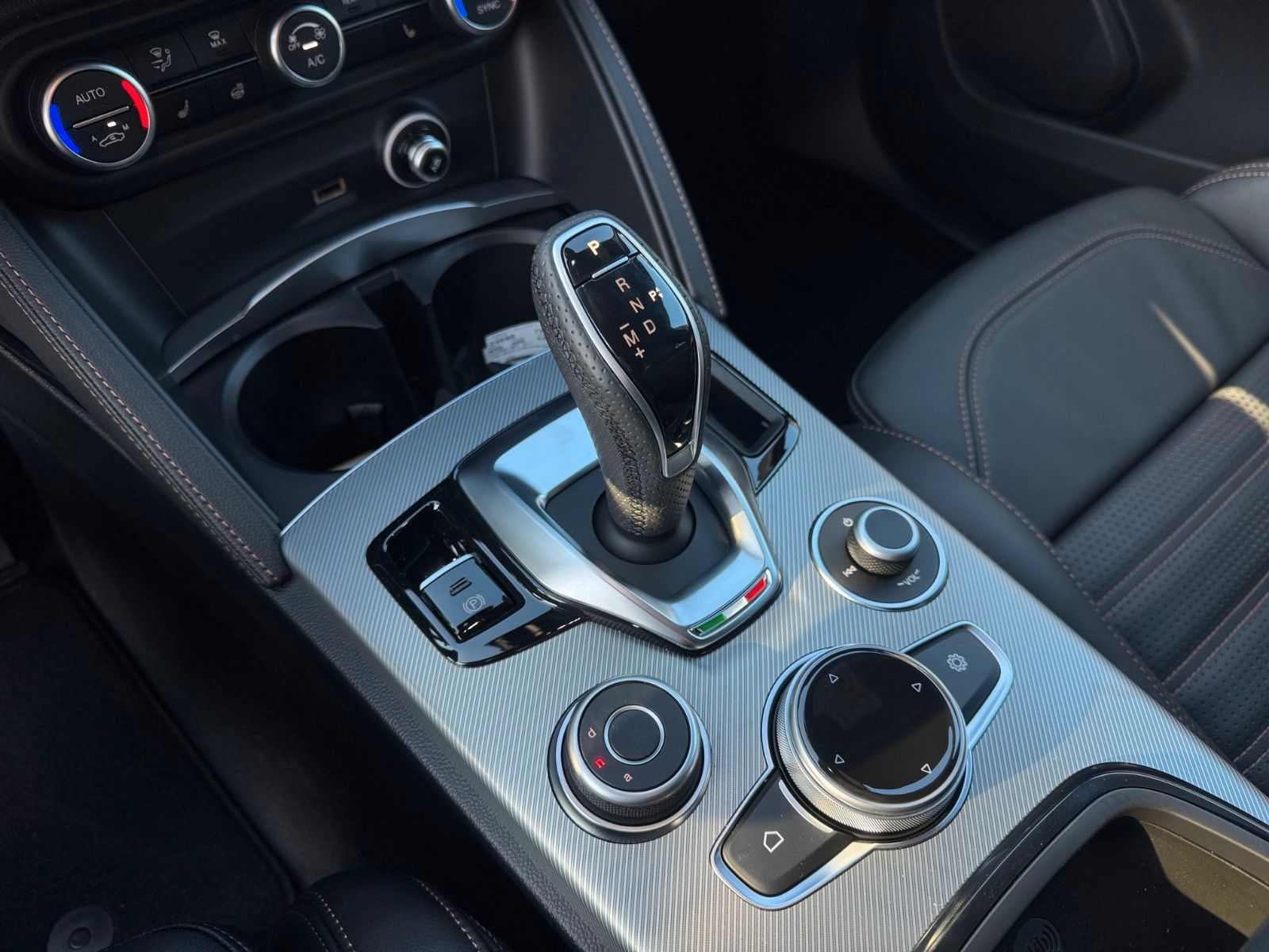 Fahrzeugabbildung Alfa Romeo Stelvio Intensa elekt. AHK Matrix LED Kamera NAV