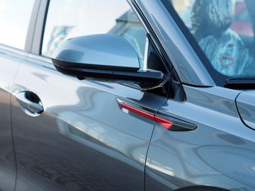 Bild 25 DFSK Fengon 600 Panodach Kamera LED CarPlay