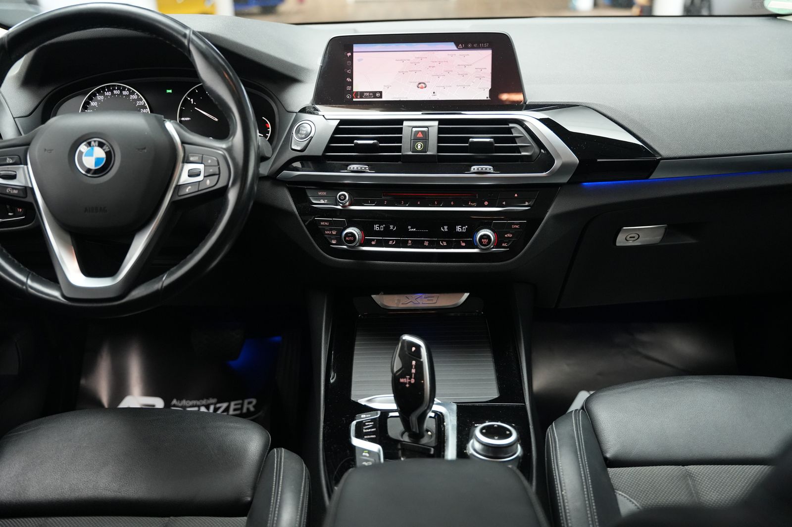 Fahrzeugabbildung BMW X3 xDrive 20 d xLine *Shadow-Line*LED*Leder*SHZ