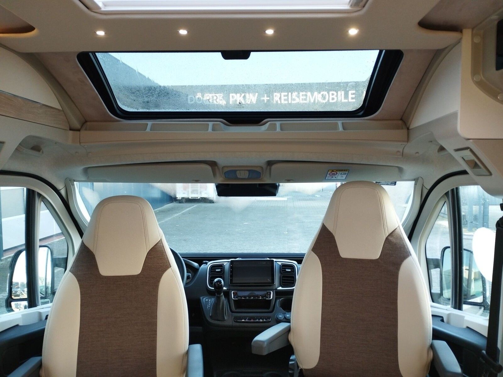 Fahrzeugabbildung Eura Mobil Van V 635 EB Automatik, 180 PS, Fahrassistenz