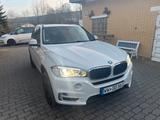BMW X5 xDrive30d - - BMW X5 mit Diesel-Antrieb: Weiß, Luftfederung, Geländewagen