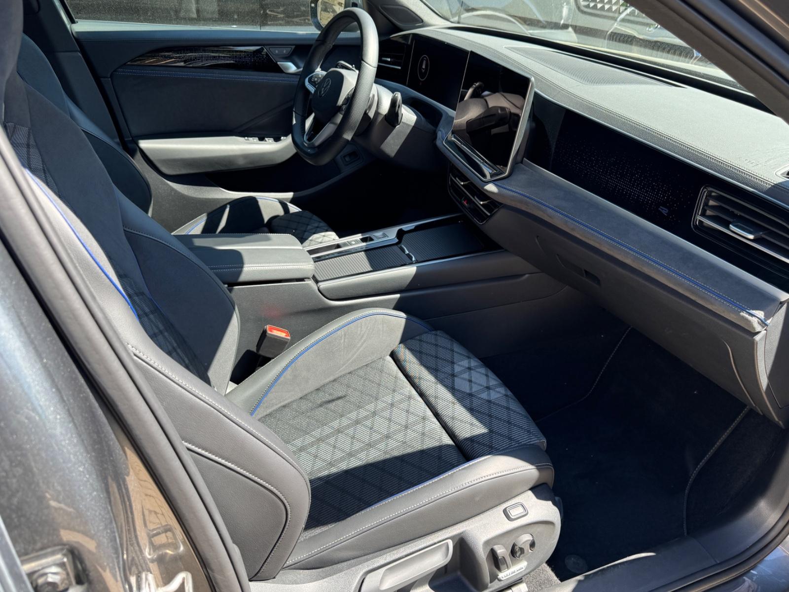 Volkswagen Passat Variant 2.0 TDI-R-line AHK-Massagesitz-