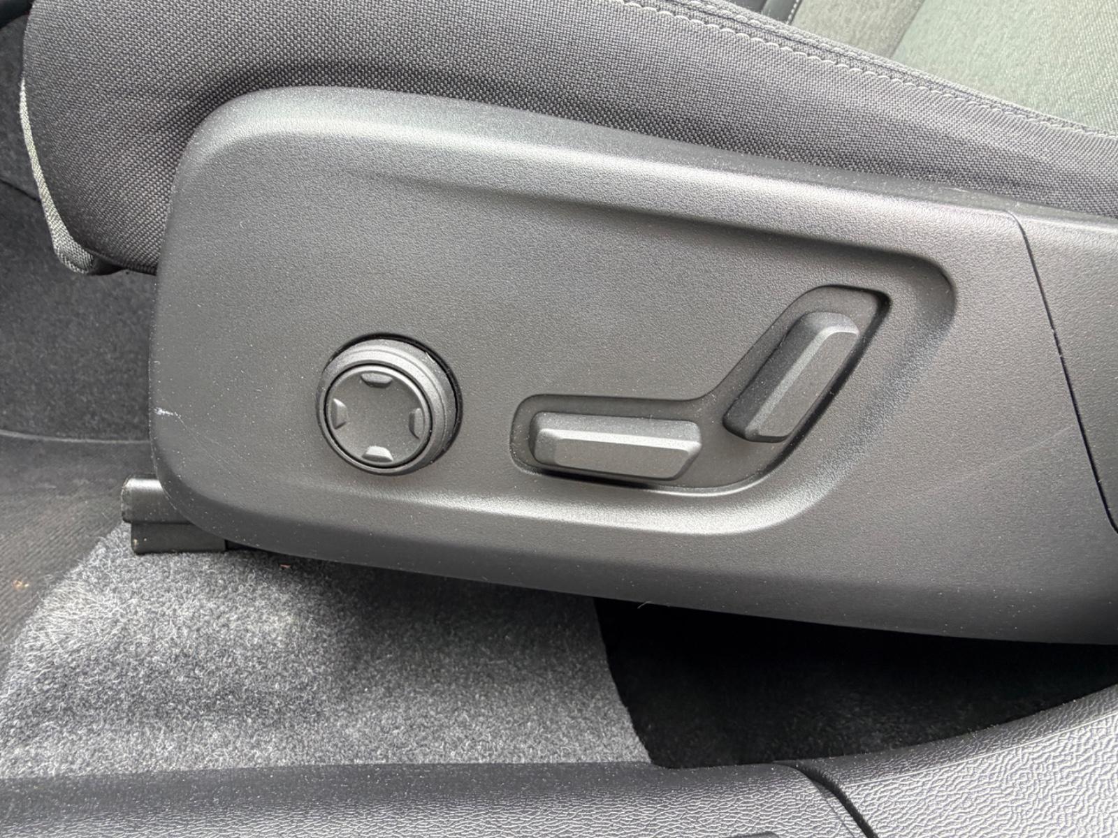 Volvo XC40 Plus Dark 2WD/Navi/Harman-Kardon
